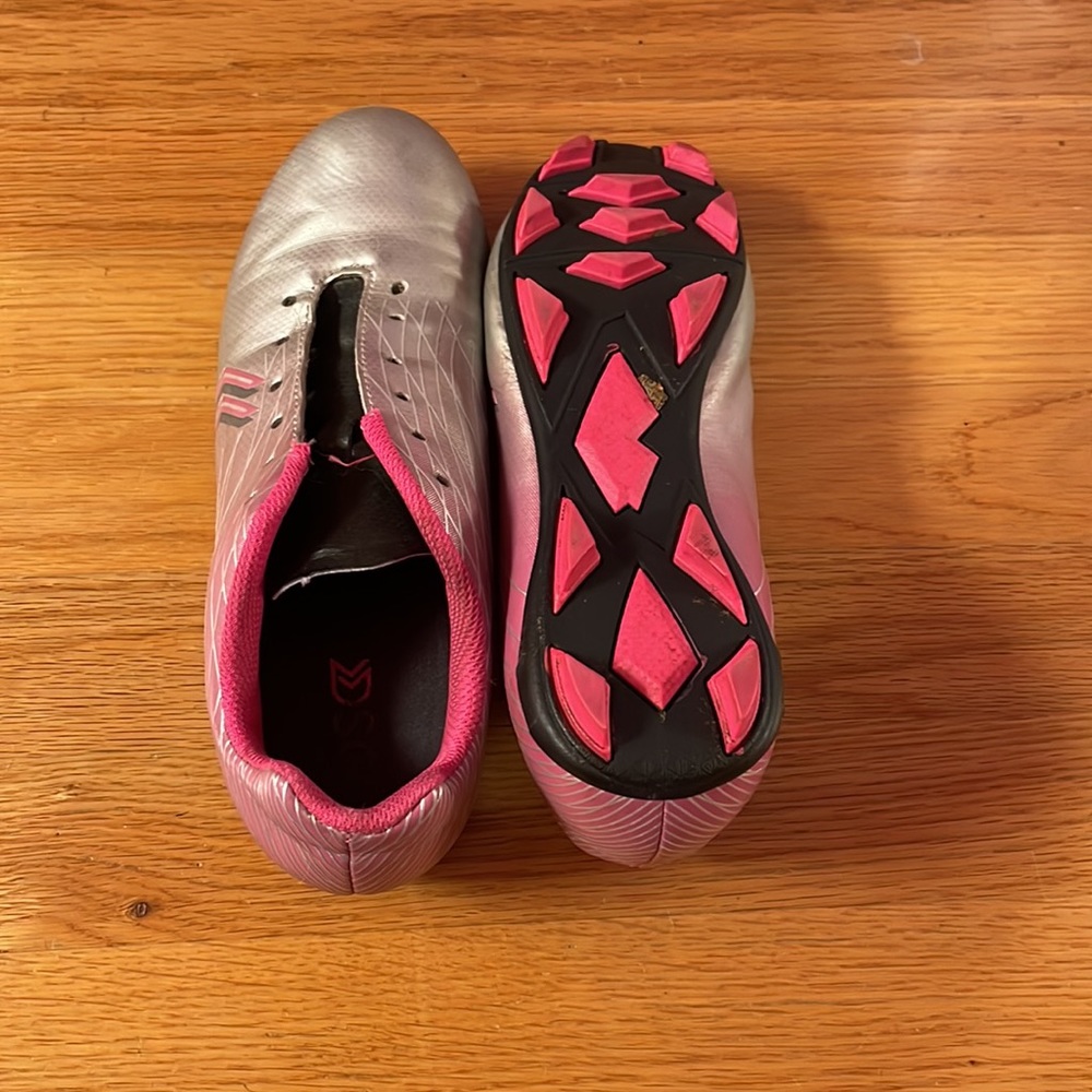 DSG Soccer Cleats (size 4.5)